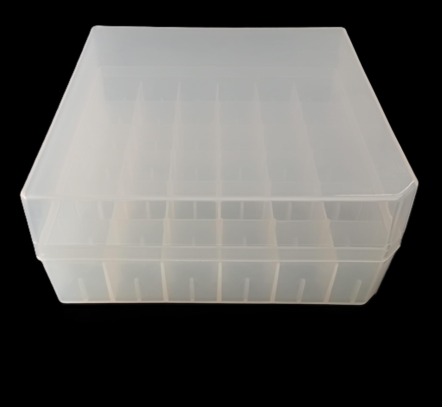 285TYB13 - Cajas con tapa natural para 36 Criotubos de 5 ml en PP autoclavable-image