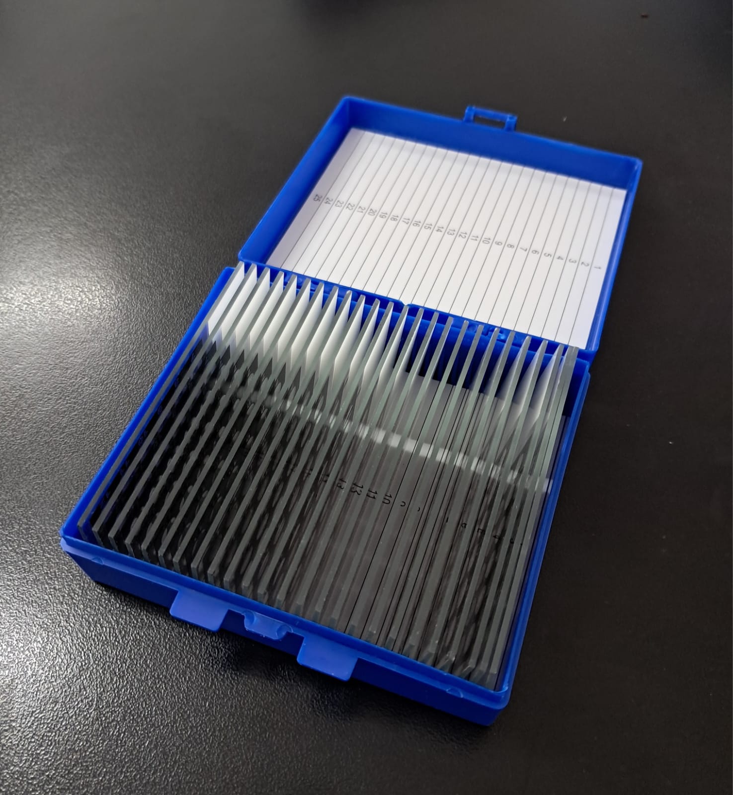 8850801 - Caja x 25 portaobjetos para inmunofluorescencia áreas vitrificadas-image